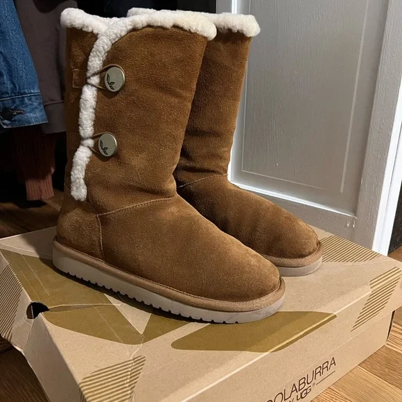 One time used kookaburra by uggs. The most comfortable high boots for the winter - Picture 2 of 4